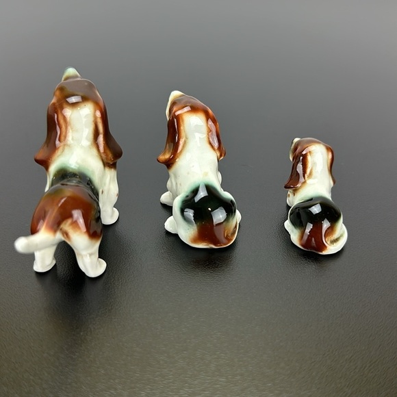 Vintage Small Basset Hounds Set of 3 Dog Puppies
Ceramics Glossy Shelf Sitters - Picture 4 of 11